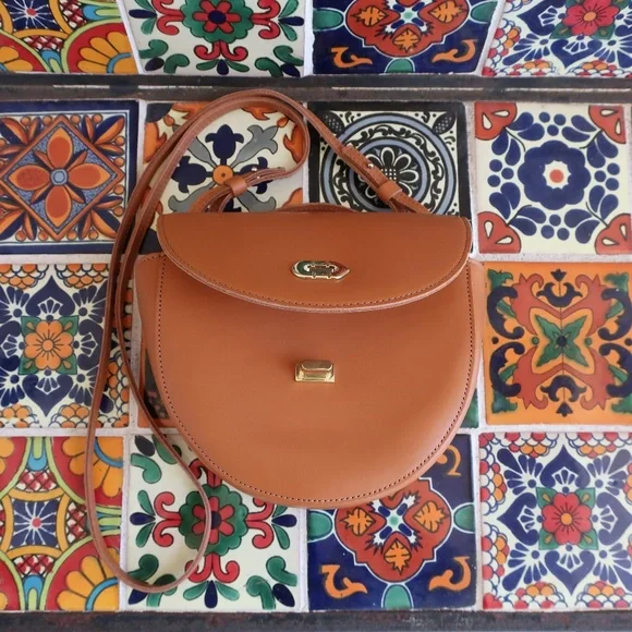 Clare V. Elodie in Cuoio - Picture 14 of 15